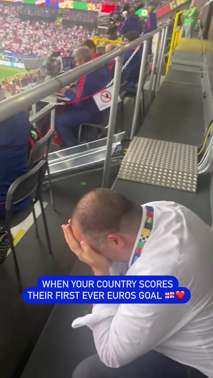 目睹队史欧洲杯首球后，格鲁吉亚记者激动落泪